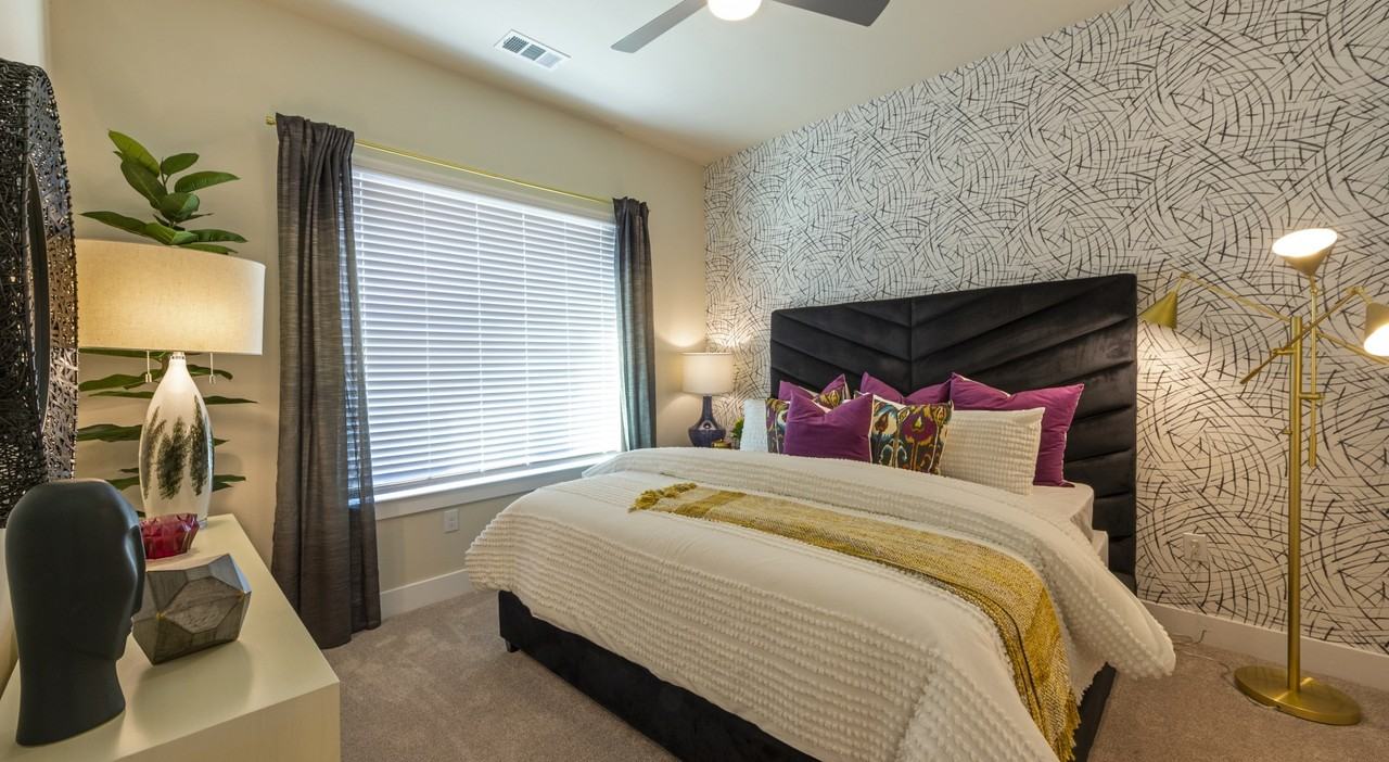 556 W 19th St - Photo 3 of 34