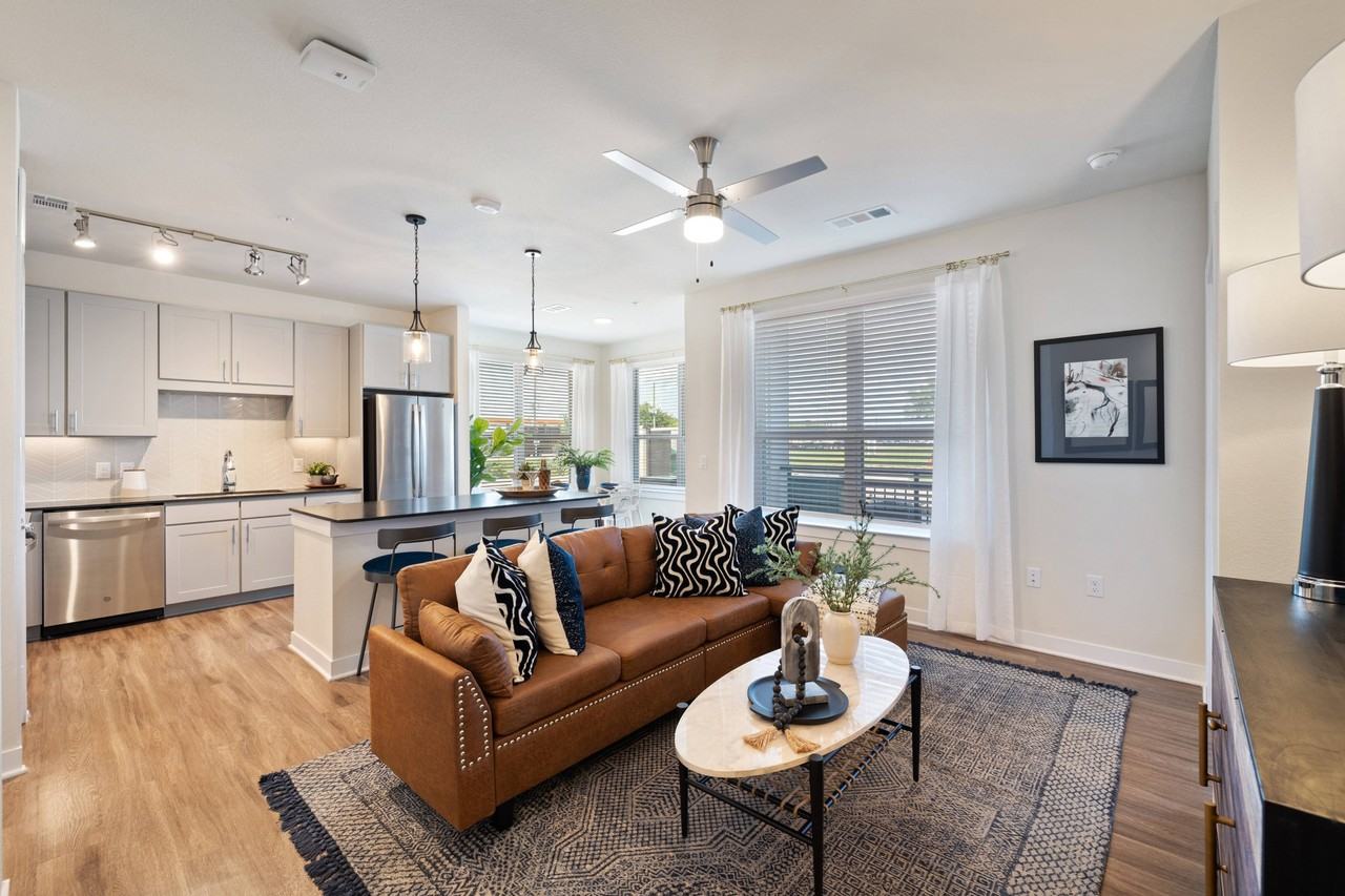 12901 Shadow Creek Pkwy - Photo 2 of 33