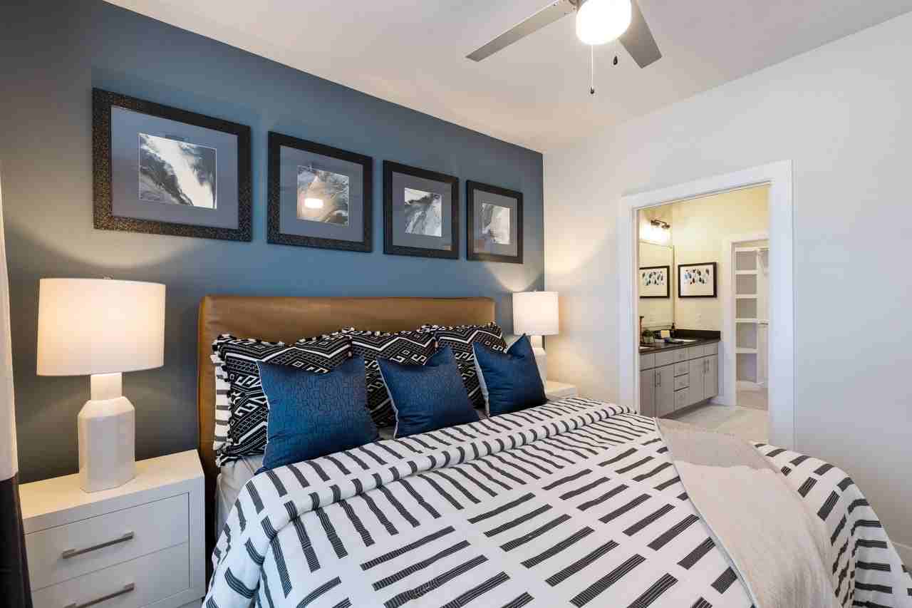 12901 Shadow Creek Pkwy - Photo 5 of 33