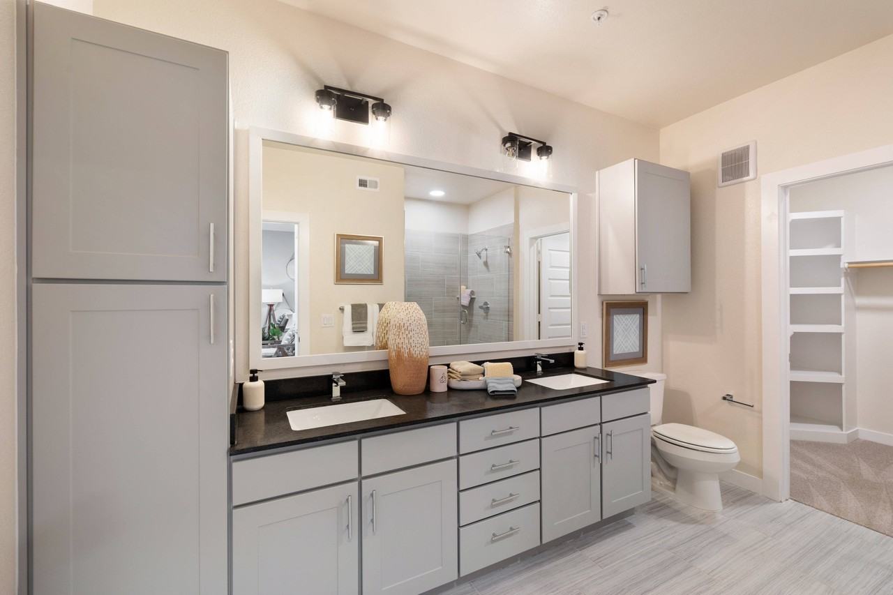 12901 Shadow Creek Pkwy - Photo 6 of 33