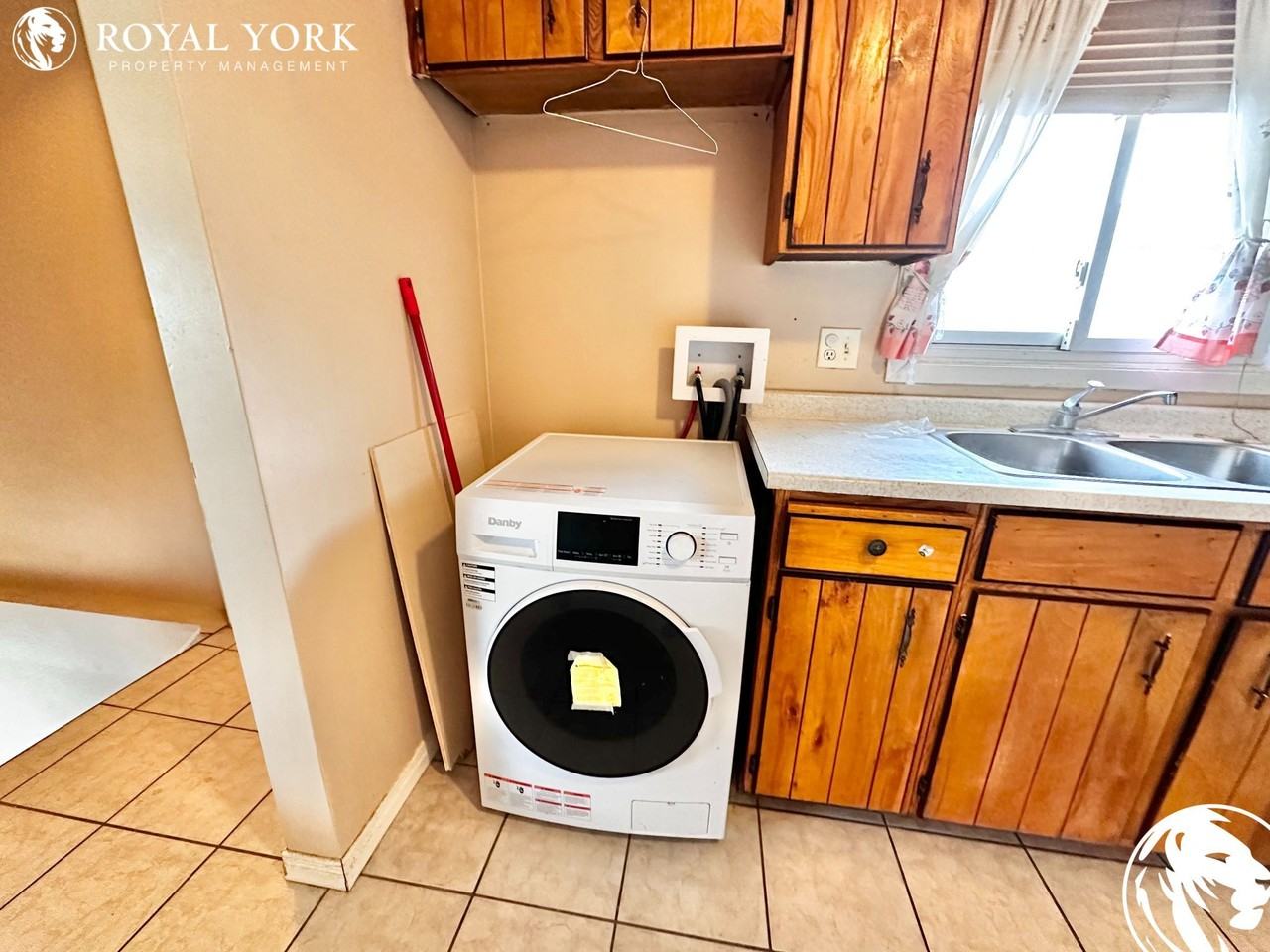 188 Samuelson St #3 - Photo 3 of 37