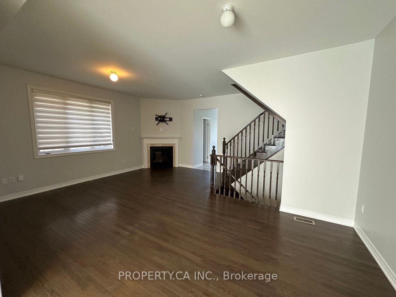 649 Sweetwater Crescent - Photo 3 of 8