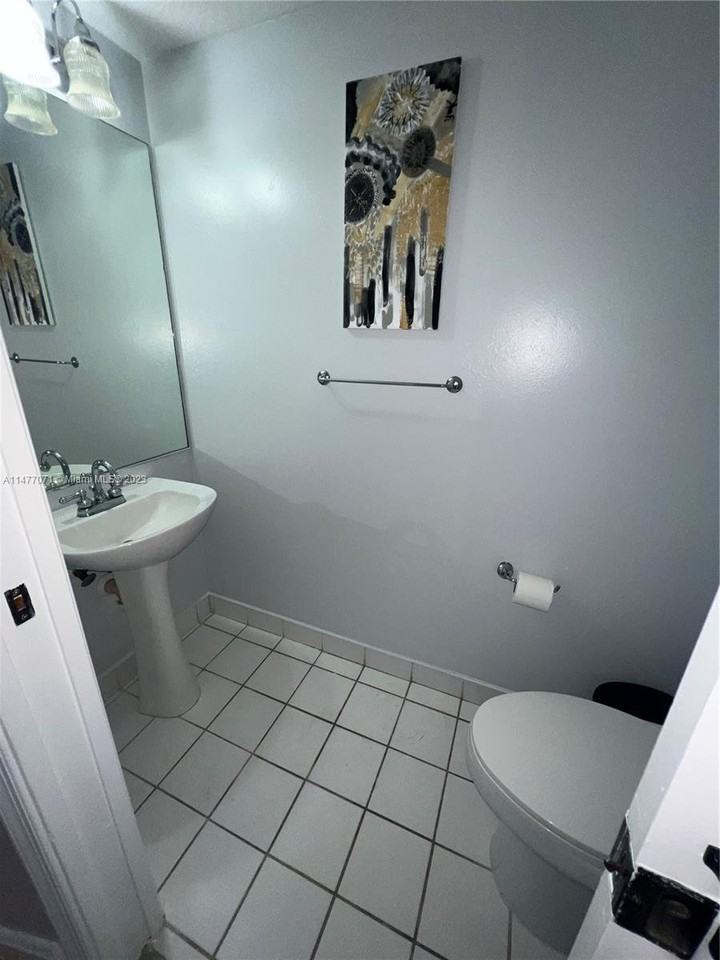 12623 Nw 14th Pl - Photo 3 of 8