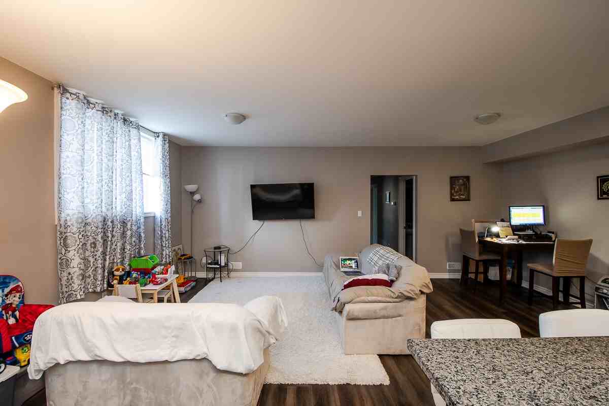 805A Dundas St W - Photo 2 of 15