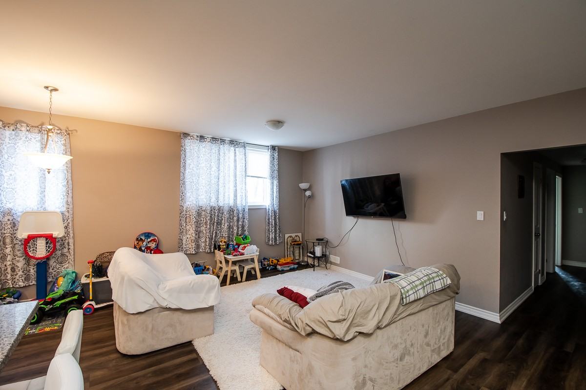 805A Dundas St W - Photo 3 of 15