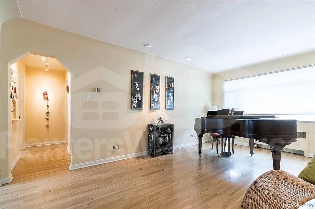 1523 Ivy St - Photo 2 of 10