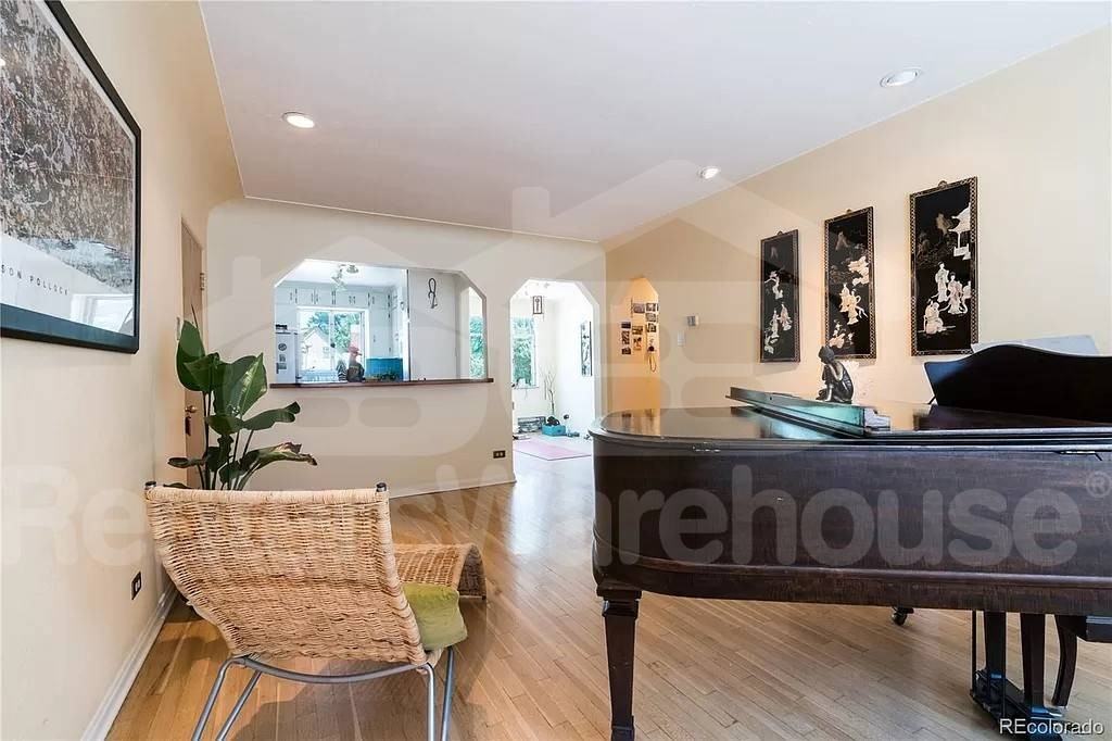 1523 Ivy St - Photo 3 of 10