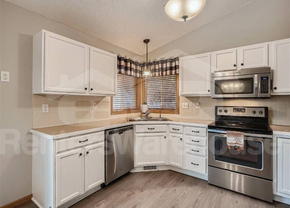 1476 Fireside Rd - Photo 2 of 10