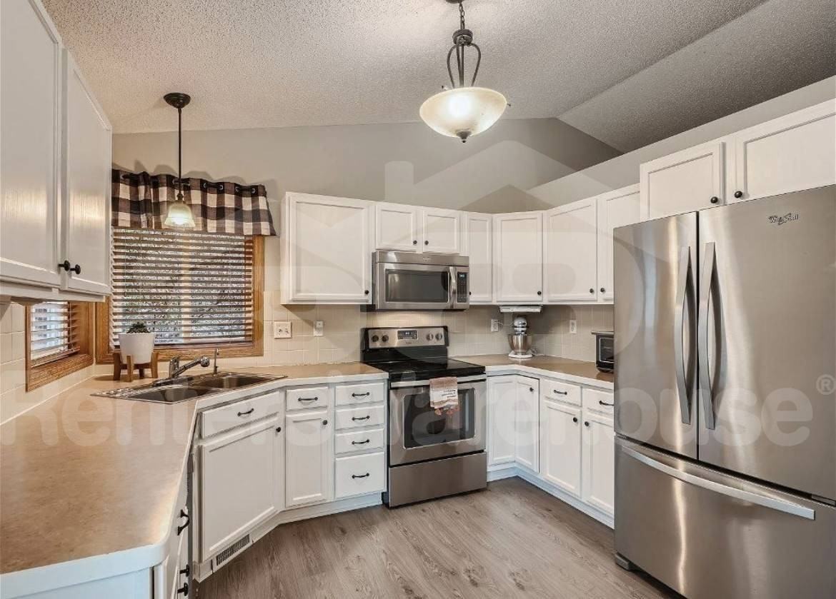 1476 Fireside Rd - Photo 3 of 10