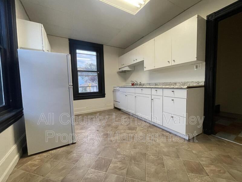 1108 Broadway - Photo 2 of 5