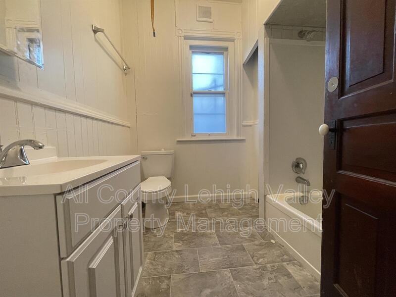 1108 Broadway - Photo 3 of 5