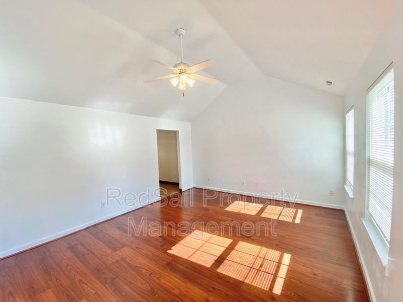 500 Windward Dr - Photo 2 of 20