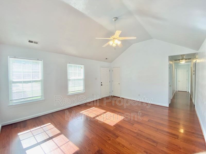 500 Windward Dr - Photo 3 of 20