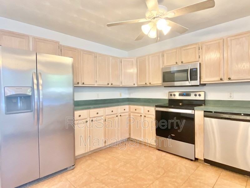 500 Windward Dr - Photo 5 of 20