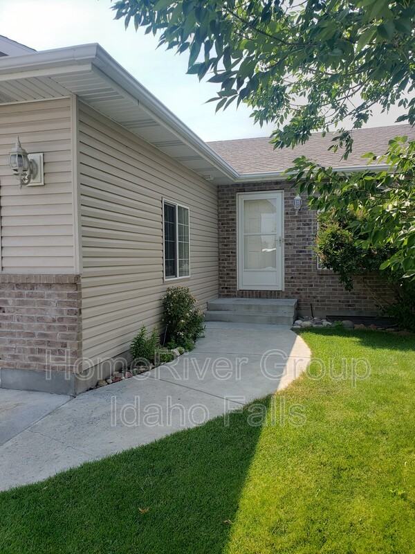 390 Bridger Dr - Photo 2 of 28