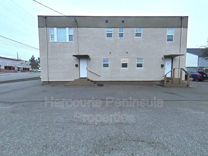 2305 6th St #B - Photo 2 of 10