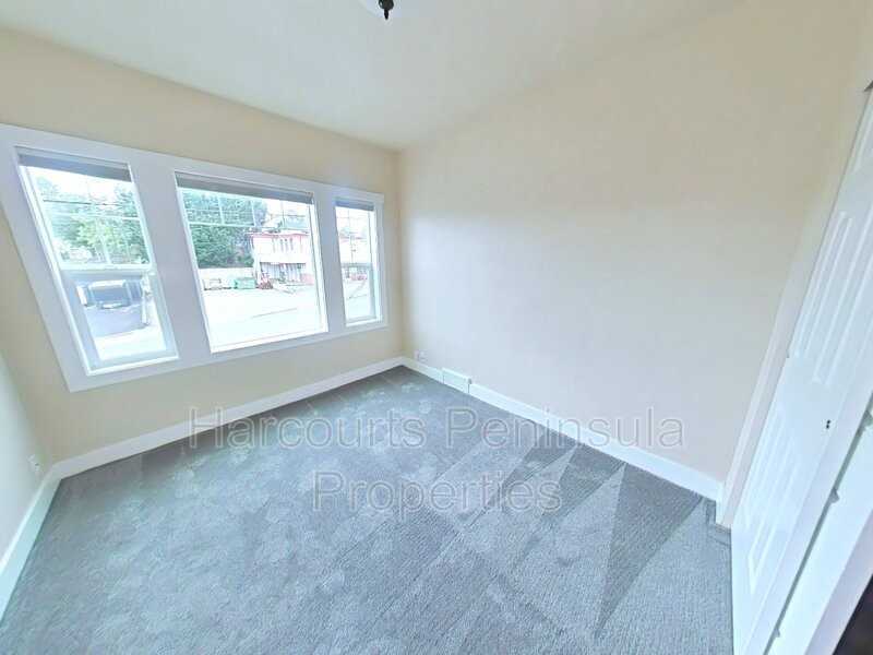 2305 6th St #B - Photo 5 of 10