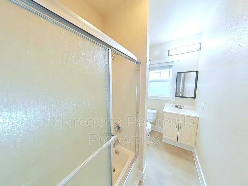 2305 6th St #B - Photo 6 of 10