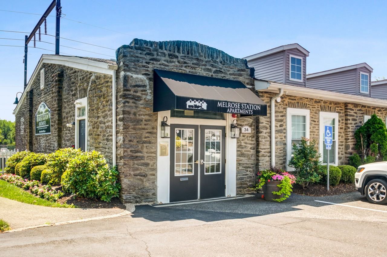 Melrose Station - Photo 2 of 453