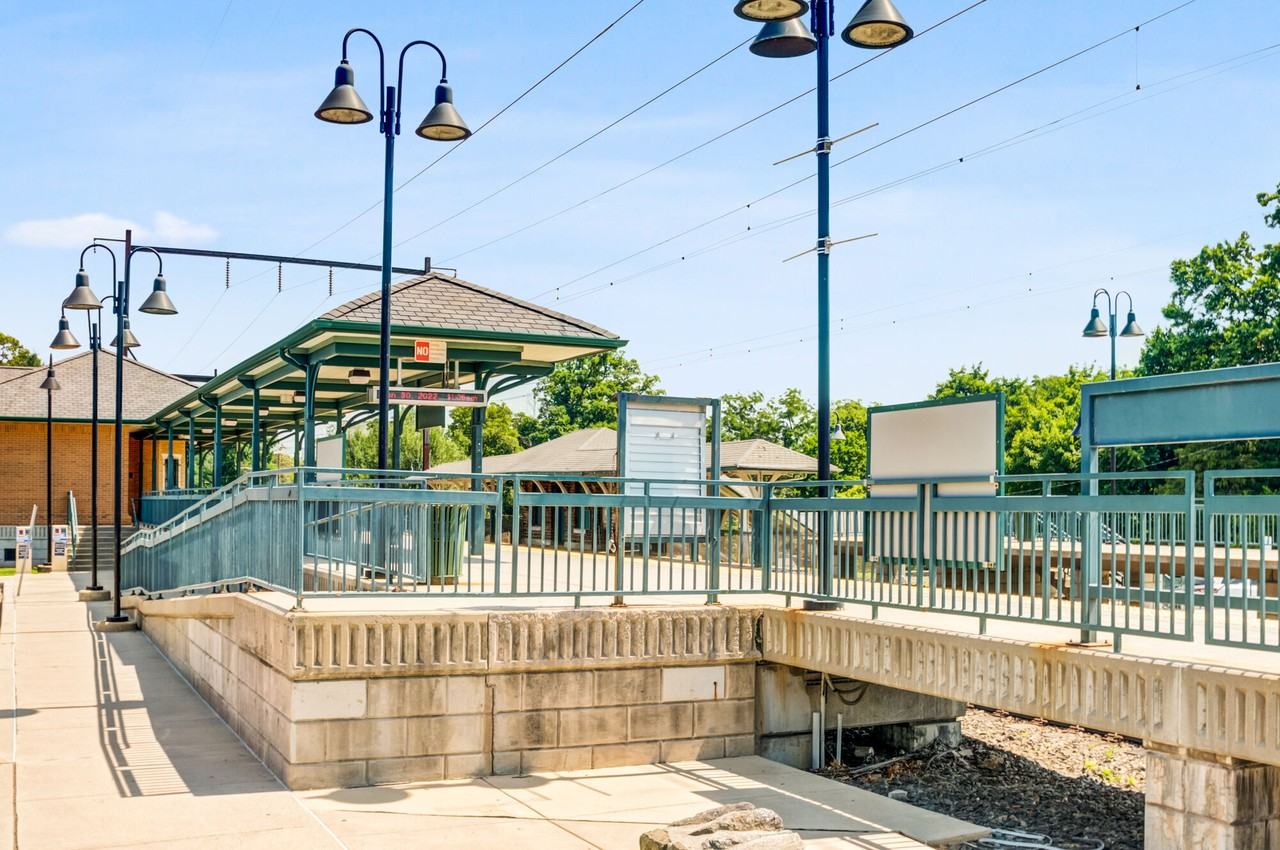 Melrose Station - Photo 5 of 453