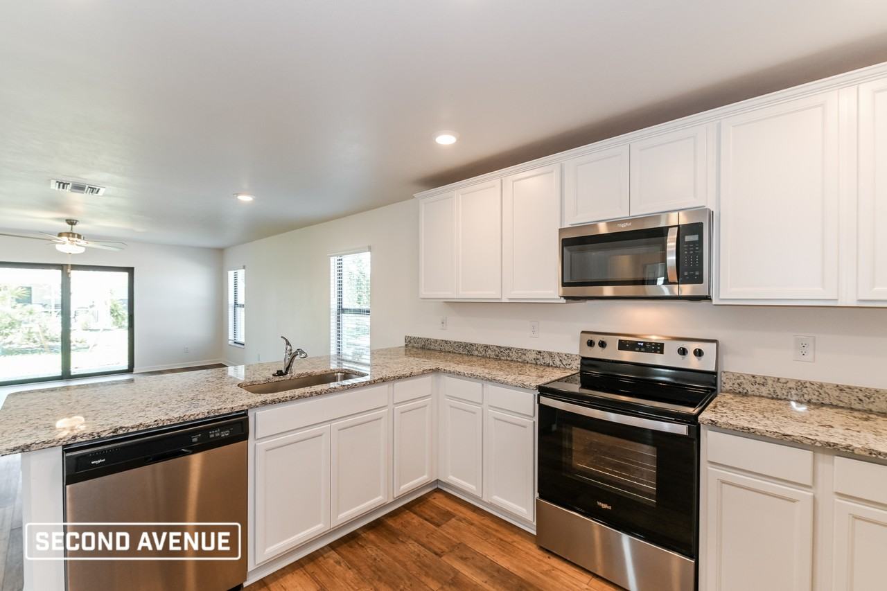 1206 Ne 13th Pl - Photo 3 of 19
