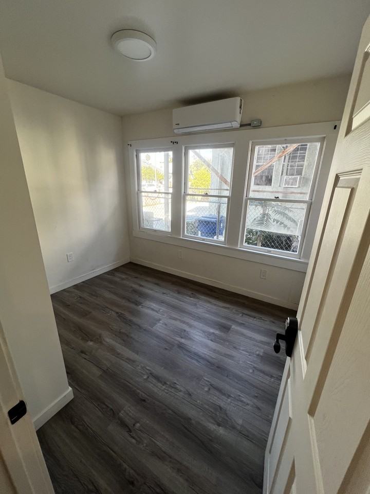 1954 Park Grove Avenue - Photo 6 of 18