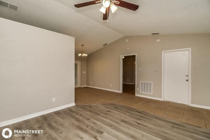 1627 17th St - Photo 3 of 16