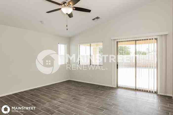 6911 W Trumbull Rd - Photo 3 of 15