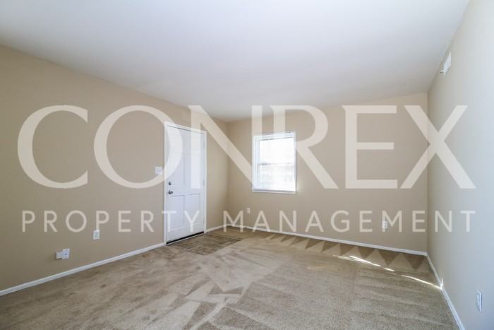 825 Charles Ct - Photo 2 of 9