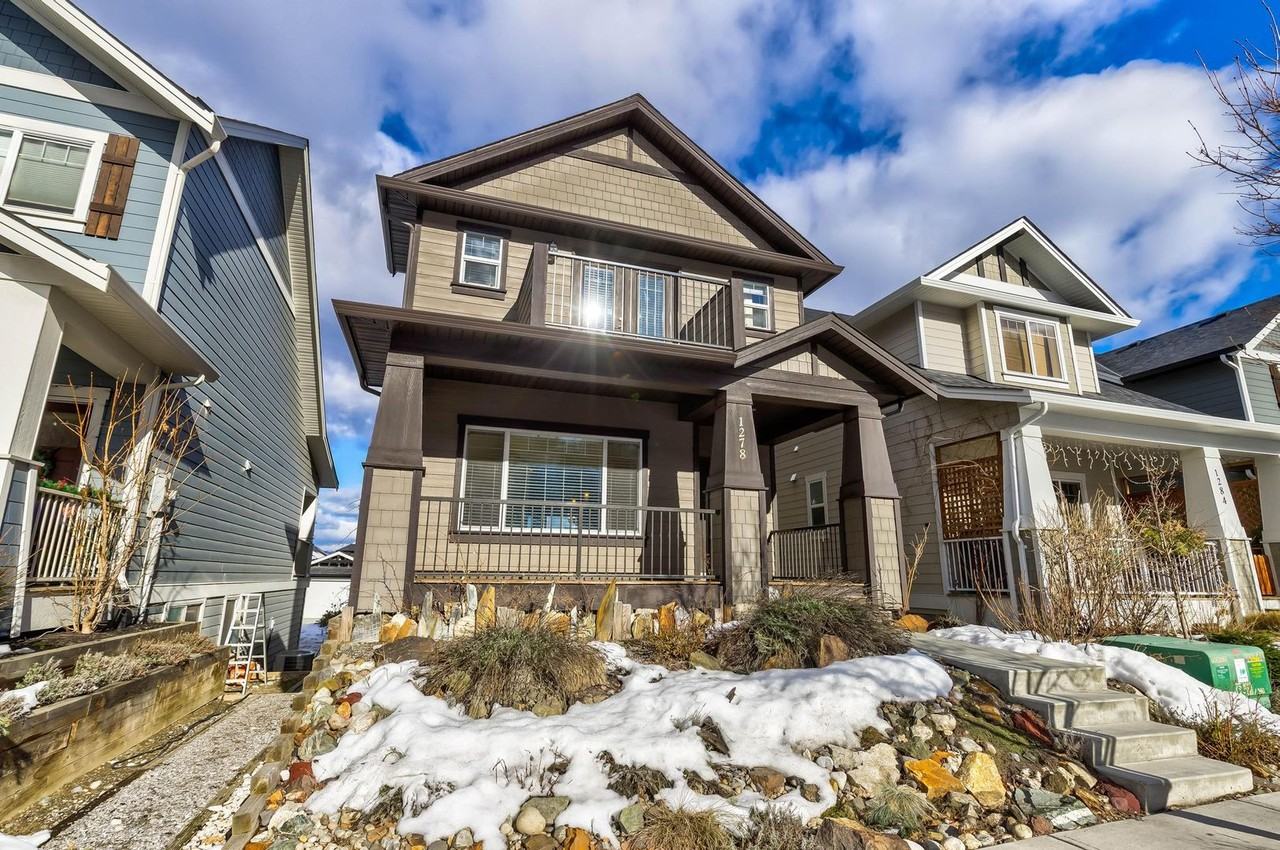 Executive 4 bed/4 bath in Upper Mission Apartments 1278 Snowberry Ave, Kelowna, BC V1W 5K7