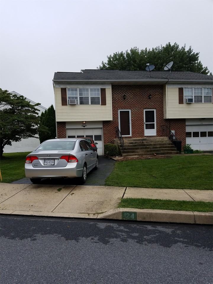124 Pickwick Pl #1
