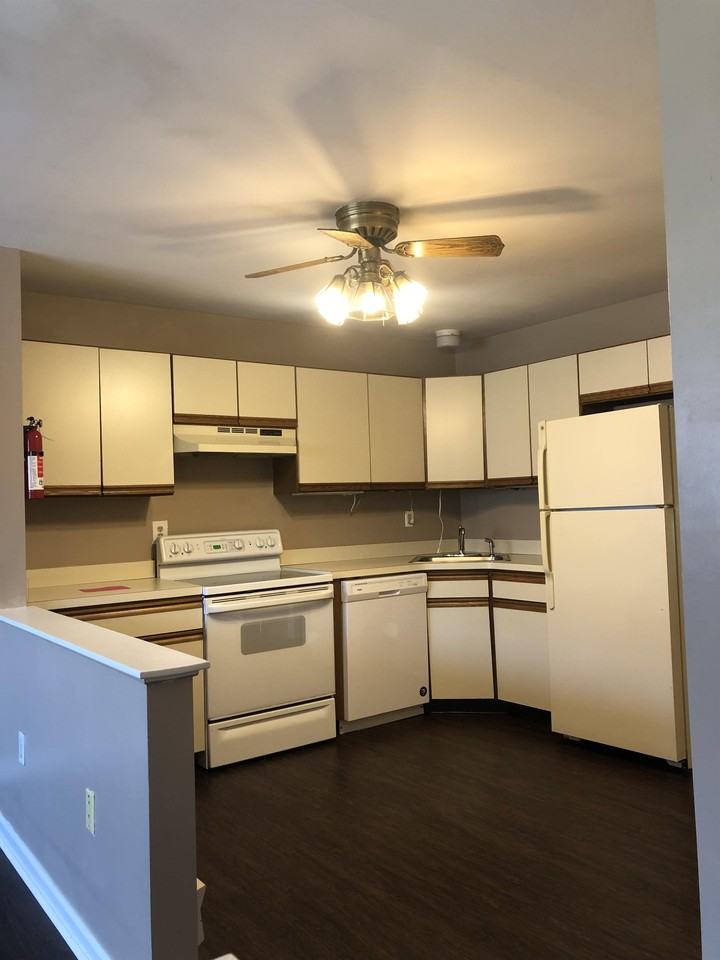 124 Pickwick Pl #1 - Photo 2 of 13
