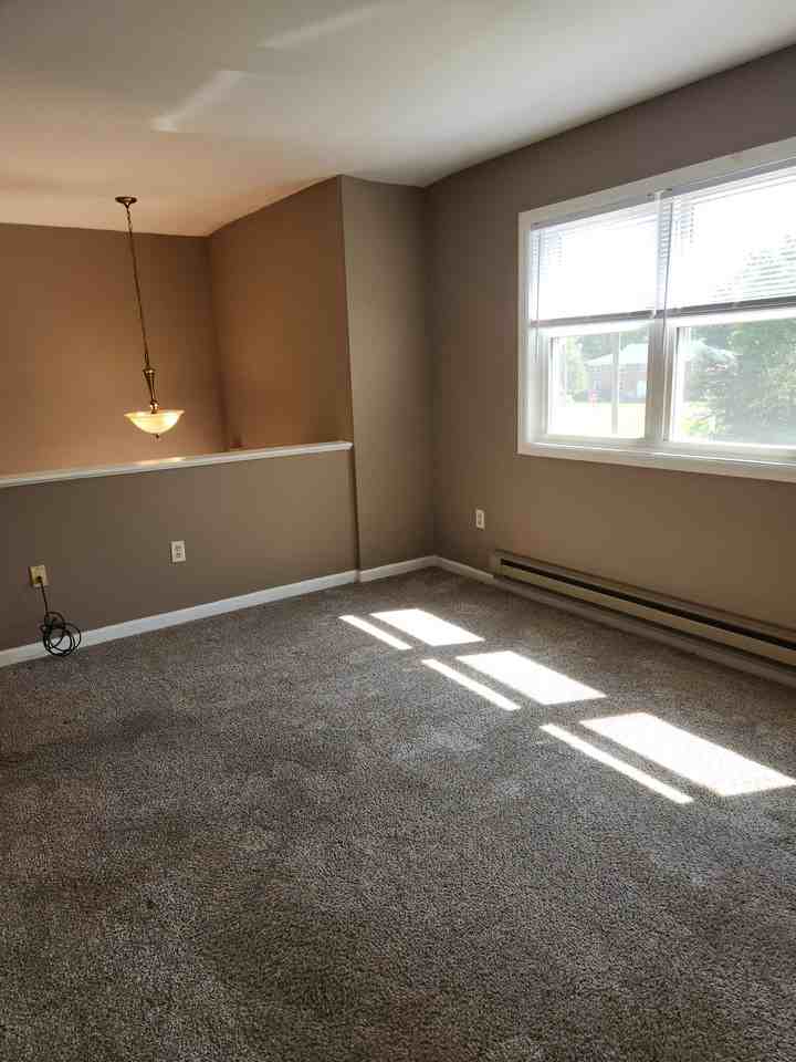 112 Pickwick Pl #1 - Photo 3 of 12