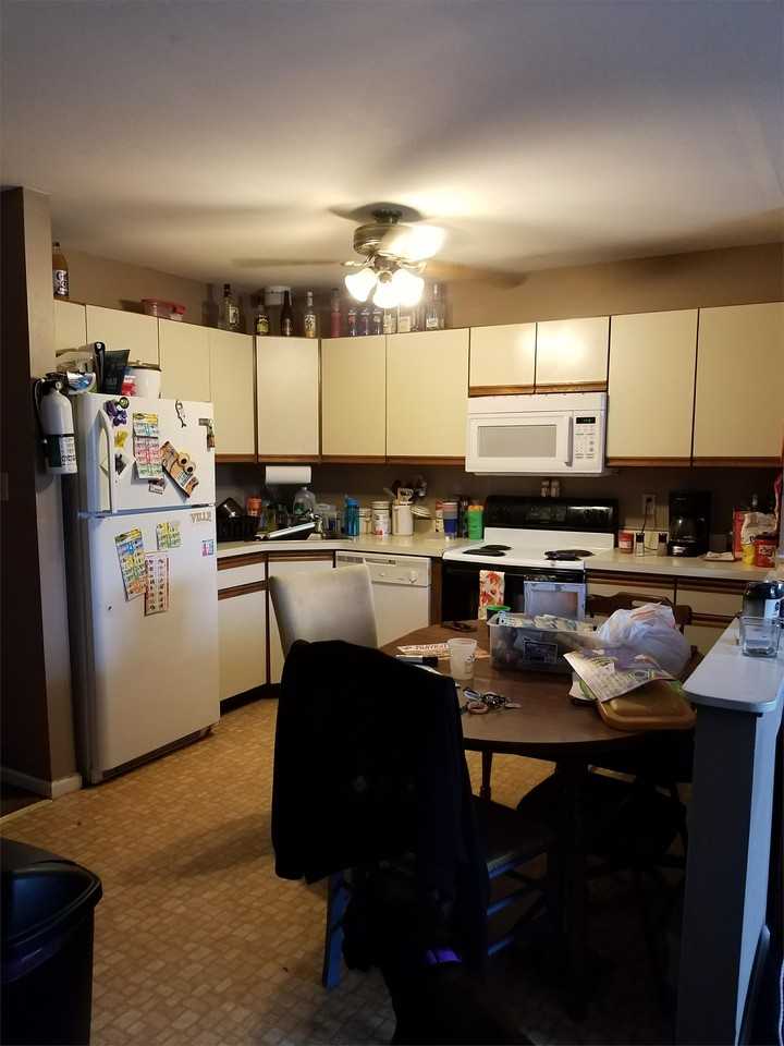 102 Pickwick Pl #1 - Photo 3 of 11