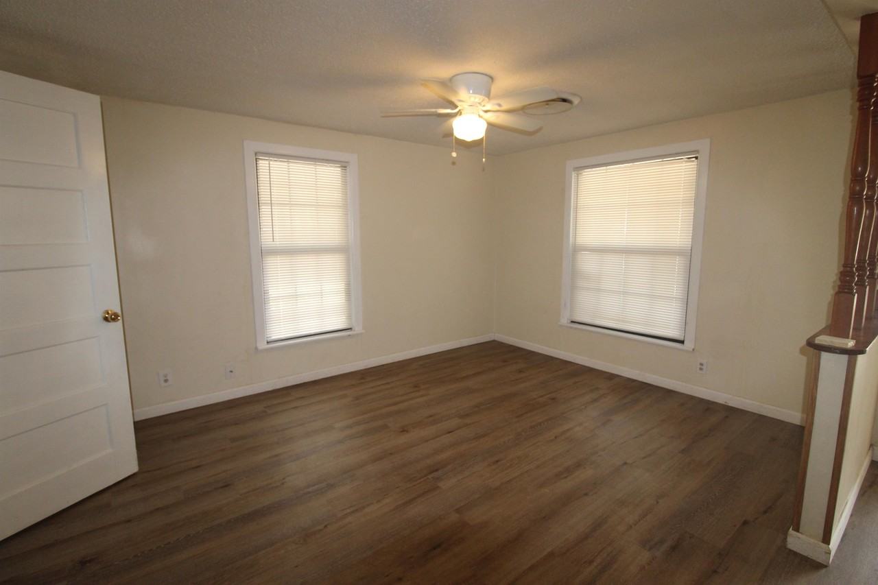 1309 Carol Way - Photo 4 of 9