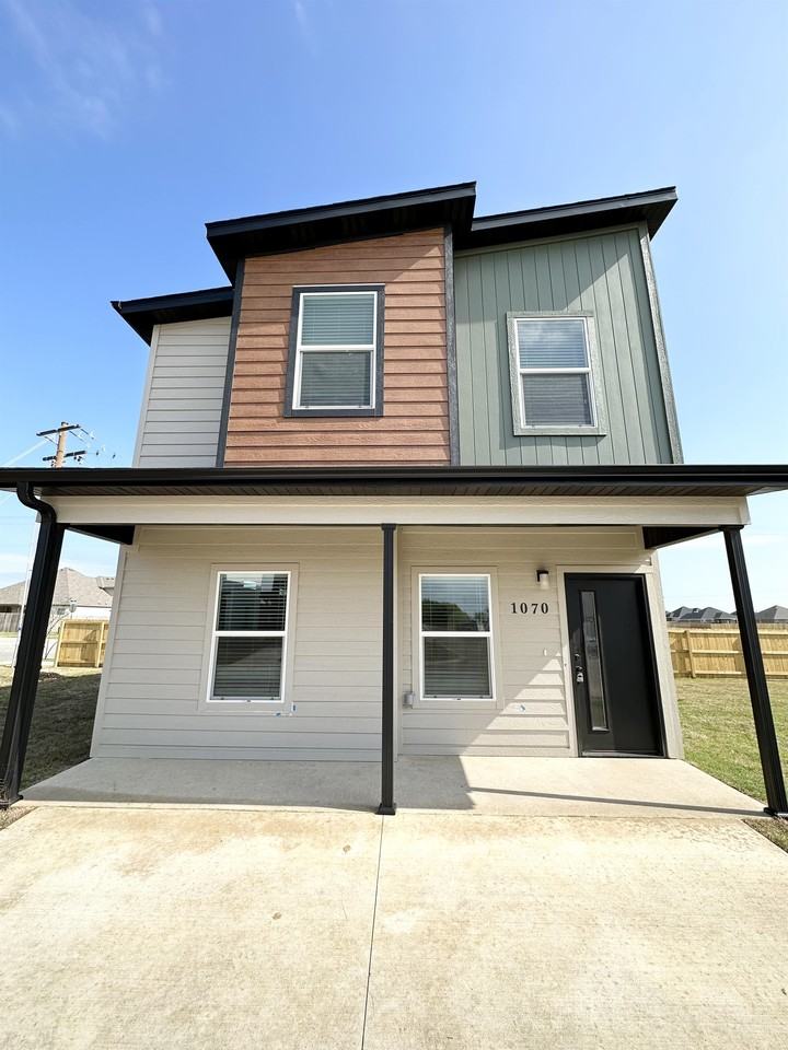 1070 Boardwalk Drive #1