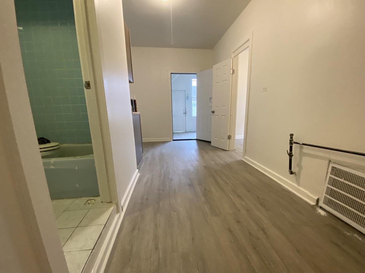 4450 South Wood Street - 2 R #2R - Photo 6 of 16
