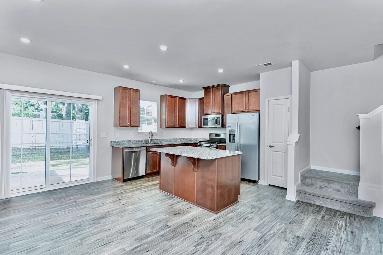 125 Marthawood Ln #1 - Photo 4 of 18