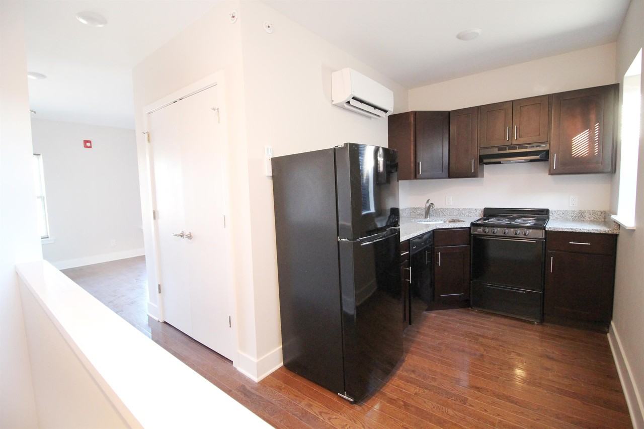 303 Perry StUnit A #A - Photo 2 of 10