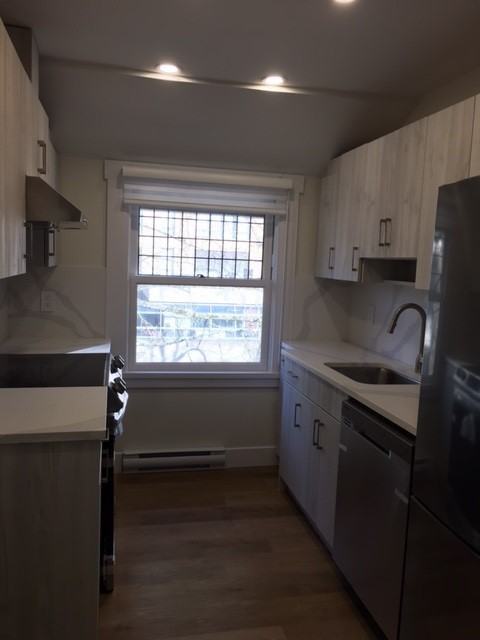 1185 Haro Street 302 - Photo 3 of 18