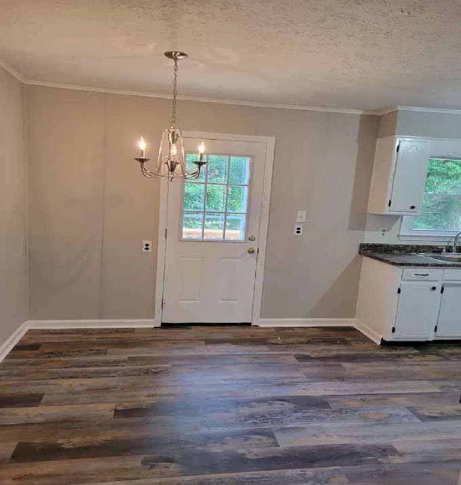 409 Dula St - Photo 3 of 7