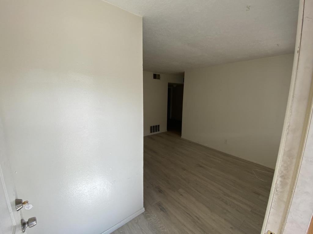 13515 Copper Ave Ne Apt 1 - Photo 2 of 8