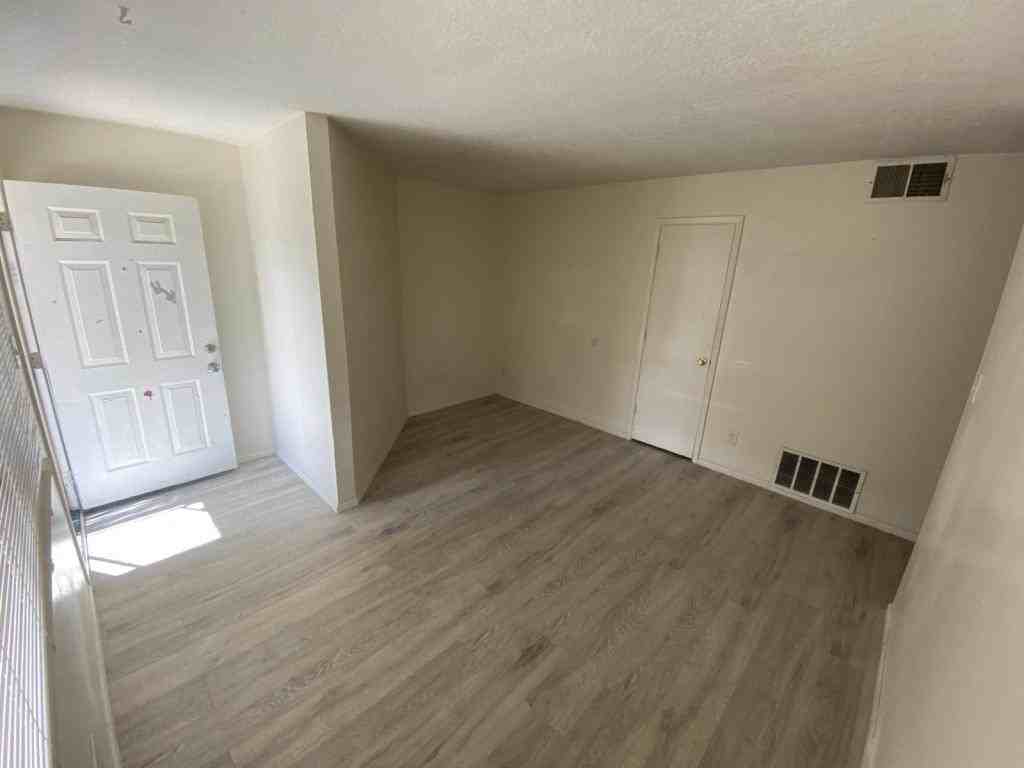 13515 Copper Ave Ne Apt 1 - Photo 3 of 8