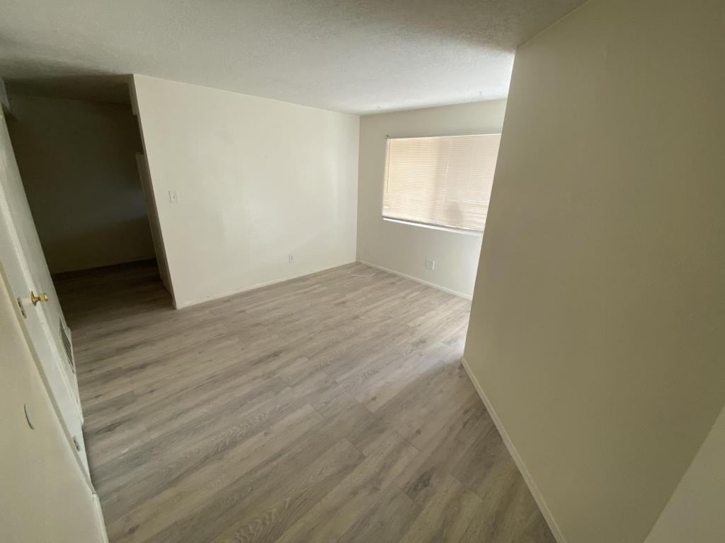 13515 Copper Ave Ne Apt 1 - Photo 4 of 8