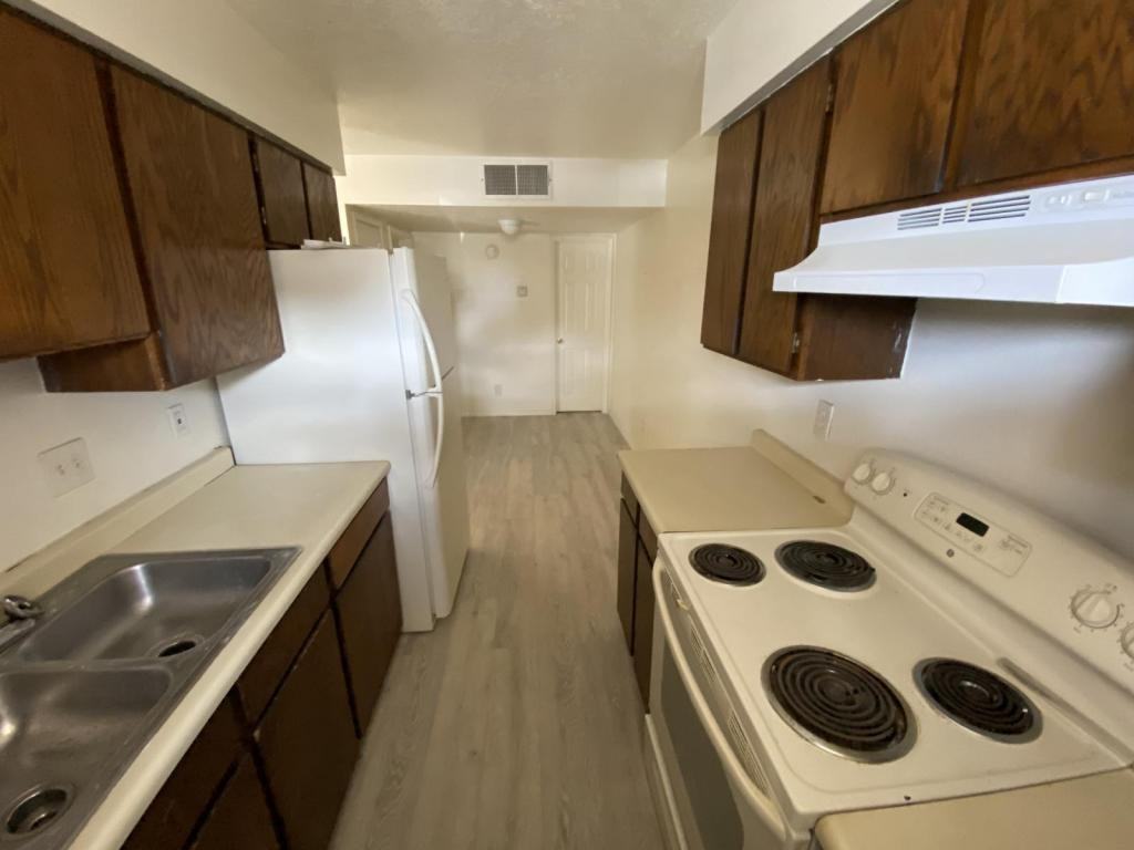 13515 Copper Ave Ne Apt 1 - Photo 5 of 8
