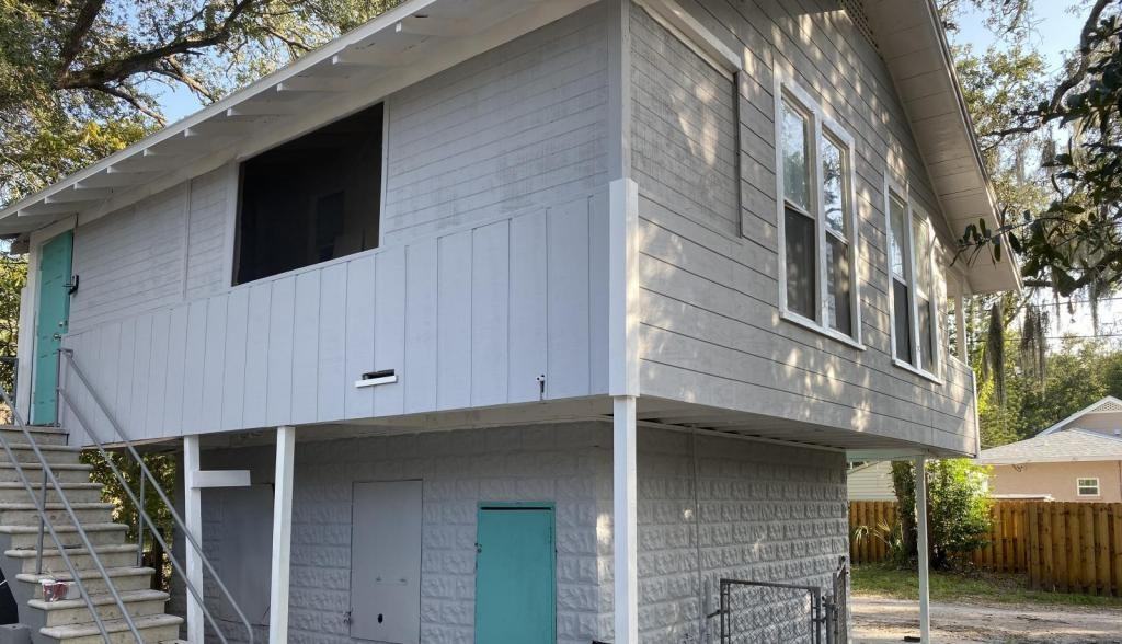 1140 Newton Ave S - Photo 2 of 15