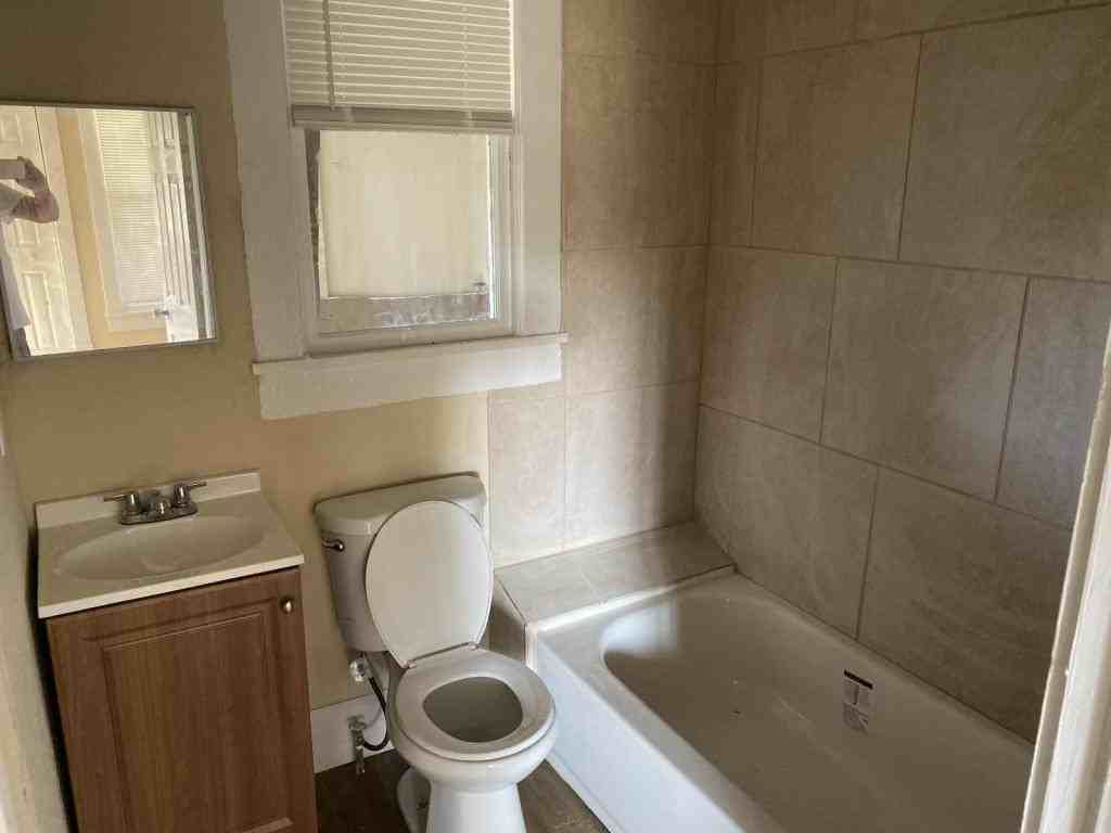 1140 Newton Ave S - Photo 5 of 15