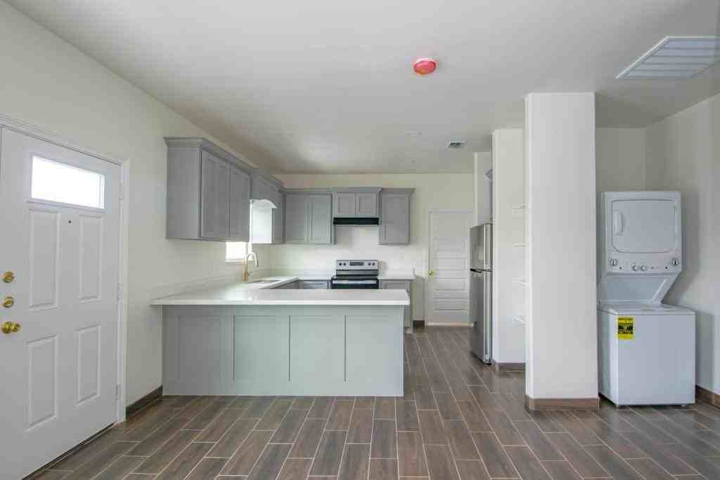 3012 W Sandlewood St - Photo 6 of 31