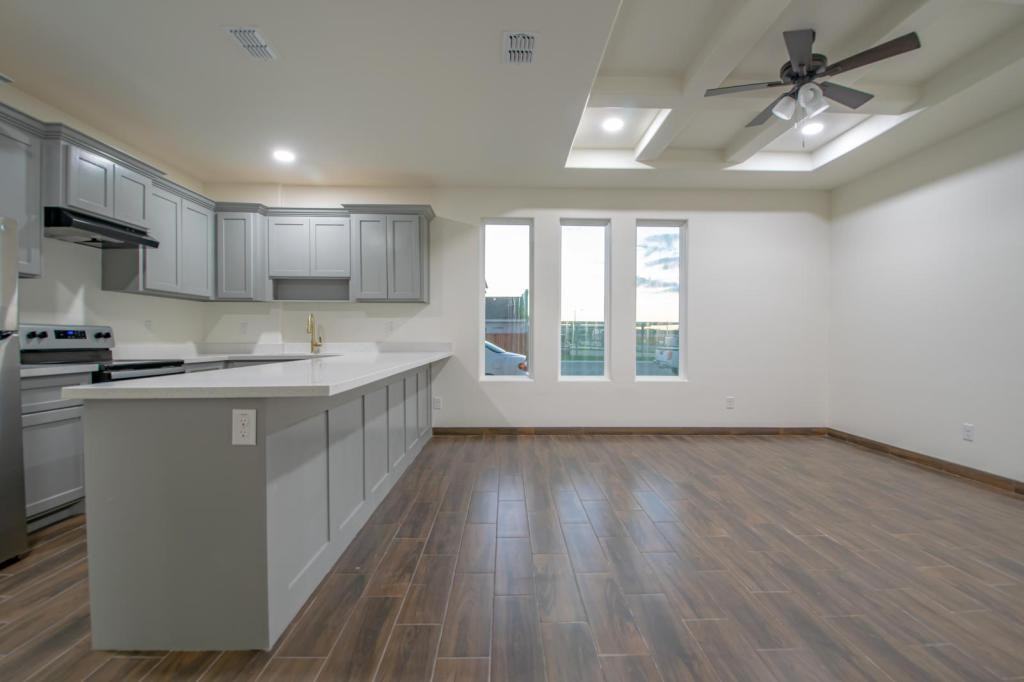 904 N Spruce St #3 - Photo 5 of 26