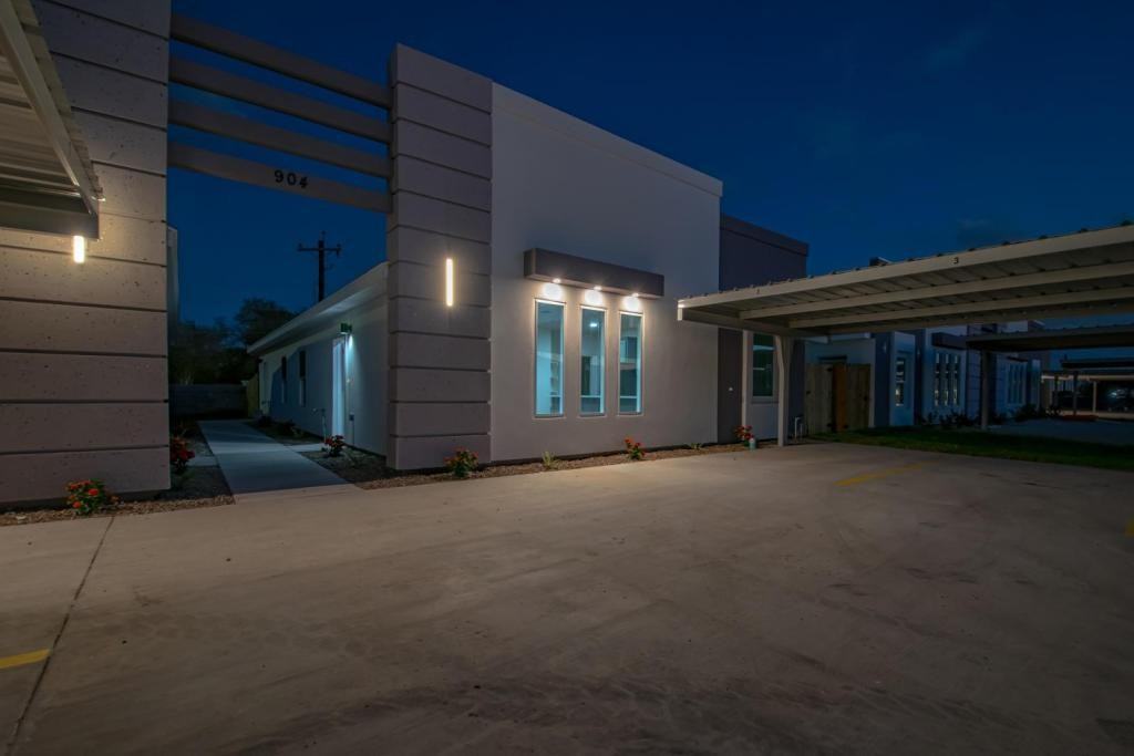 904 N Spruce St #1 - Photo 2 of 26